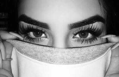 Eyelash Extensions versus False Lashes – Know The Difference and What Suits You